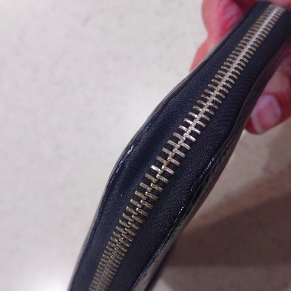 Tory Burch Miller Black Patent Leather Zip Around Continental Wallet EUC - Picture 9 of 13